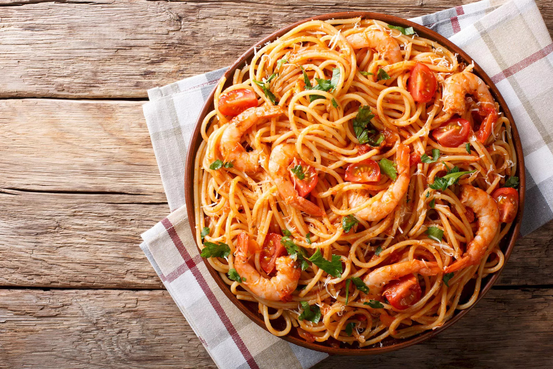 Essen, Präsentation des Essens, Pasta, Spaghetti, Teller